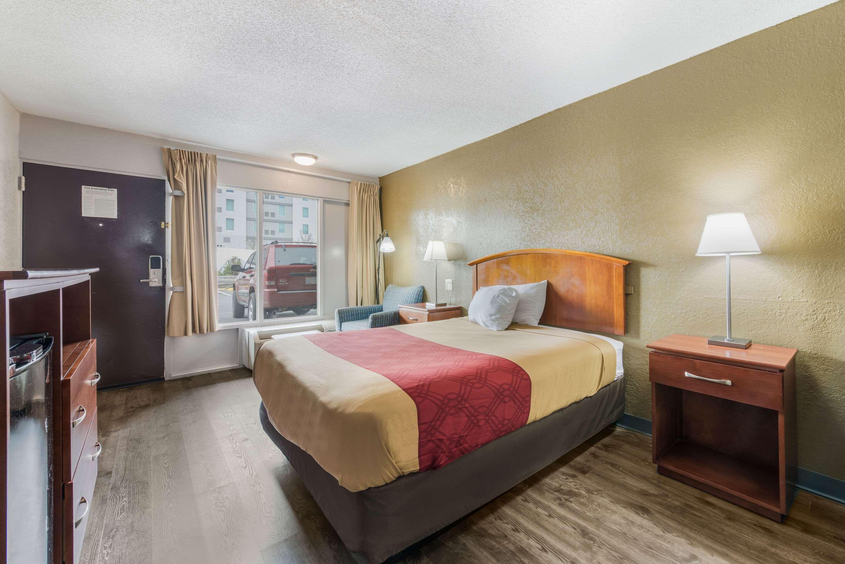Econo Hotel 2*