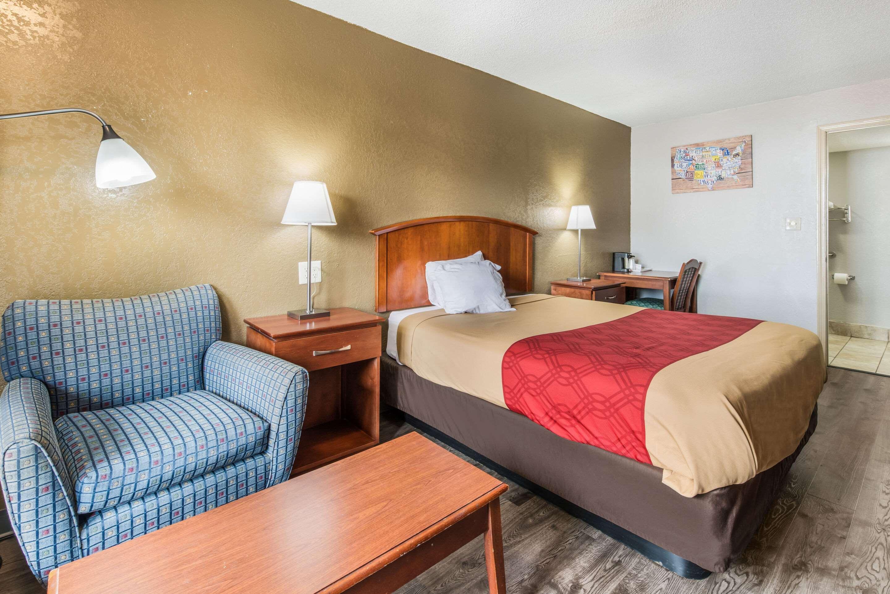Econo Hotel 2*
