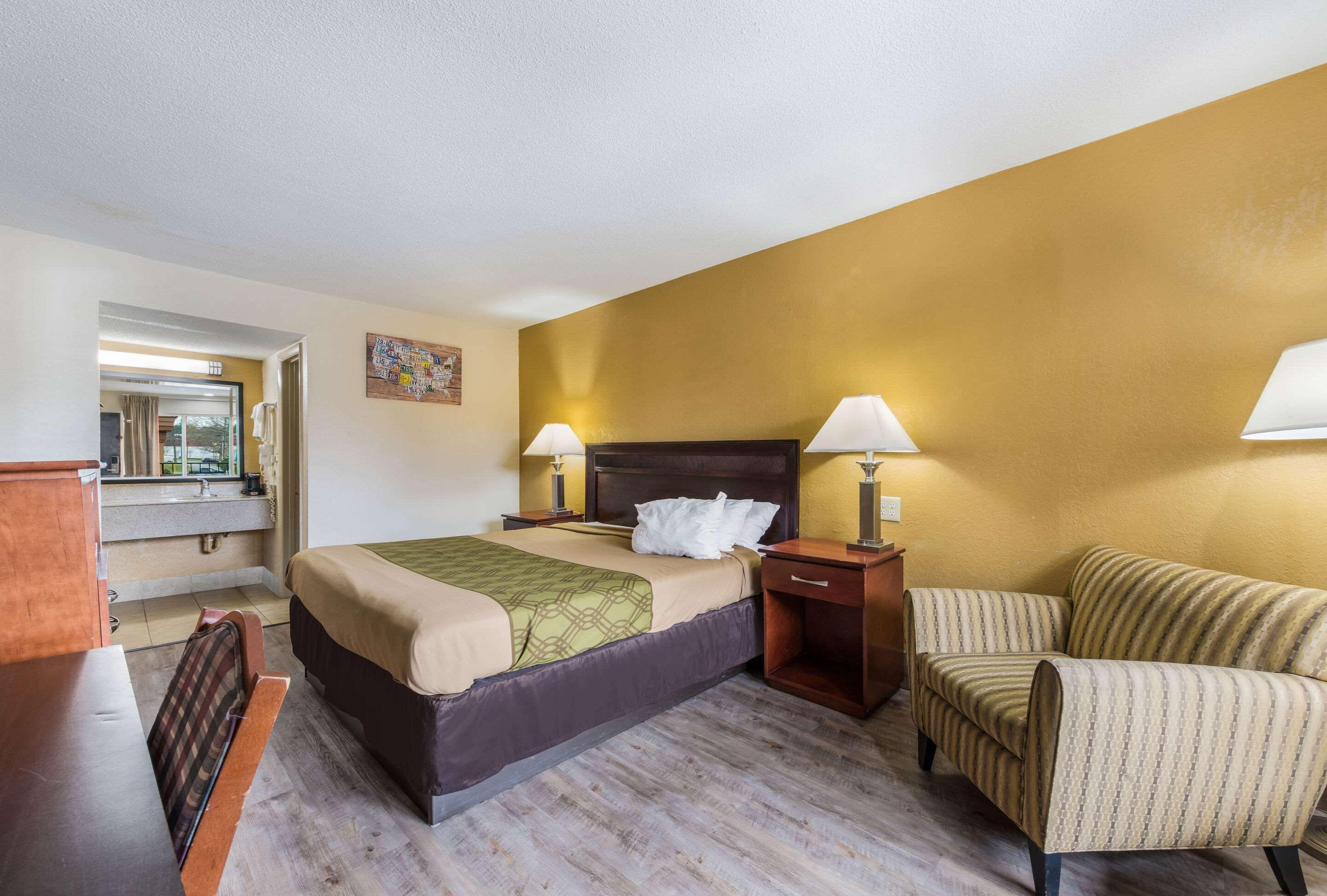 Econo Hotel